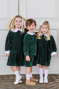 Christmas Outfit Ideas For Kids, Christmas Dress Kids, Velvet Christmas Dress, Photos With Santa, Kids Christmas Dress, Christmas Styles, Sweet Boyfriend, Cheer Shoes, Family Portrait Poses