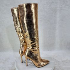 Rose Gold Metallic Festive Pointy Toe With Inseam Side Zipper Snake Skin Textured 4 Inch Stiletto Heel Brand New In Box. Short Cowgirl Boots, Pink Cowgirl Boots, Pointy Toe Boots, Leopard Boots, Black Chunky Heels, Suede High Heels, Chunky Heels Boots, Western Boots Women, Toe Boots