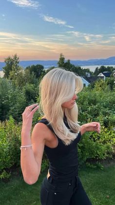 Short Layer Blonde Hair, Cool Bright Blonde Hair, All Over Bright Blonde, Bright Blonde Inspo Hair, Light Blonde Hair With Curtain Bangs, Light Blonde Summer Hair, Bright Blonde Hair With Highlights, Blond Hair Inspo Summer, Blonde Hair Inspiration Summer