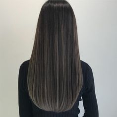 Shades Of Grey Hair, Rambut Brunette, Black Hair Balayage, Ash Hair Color, Black Hair With Highlights, Dark Hair With Highlights, Brown Hair Balayage, Japanese Hairstyle, Hair Color Highlights