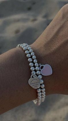 Tiffany And Co Bracelet Stack, Tiffany And Co Aesthetic, Jewelry Inspo Silver, Tiffany Heart Bracelet, Silver Jewelry Aesthetic, Aesthetic Clean Girl, Tiffany Bracelet, Bracelets Trendy, Tiffany And Co Bracelet