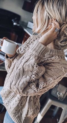 Cozy Ootd, Cozy Dress Outfit, Cool Short Hairstyles, Edgy Chic, Funky Hairstyles, Cup Of Coffee, A Coffee, Autumn Winter Fashion, Cable Knit