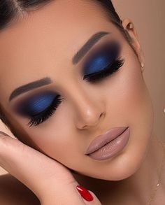 Blue Eye Makeup Ideas, Machiaj Smokey Eyes, Trucco Smokey Eye, Eye Makeup Ideas, Make Up Tools, Smink Inspiration, Beauty Make-up, Pinterest Makeup, Makijaż Smokey Eye