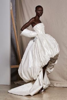 Quirky Fashion, Couture Gowns, Beautiful Gowns, Couture Collection, Fashion Details, Bridal Style, Madonna