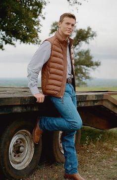 Rugged Mens Fashion, Mens Cowboy Boots Outfit, Farm Senior Pictures, American Midwest, Cowboy Boot Outfits, Boots Outfit Men, Male Senior Pictures, Mens Cowboy