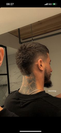 Buzz Cut Mullet Men, Men’s Haircut Low Burst Fade, Buzzcut Burst Fade, Cbum Hairstyle, V Cut Hair Men, Tapper Fade Alto, Taper Fade Pelo Corto, Midfade Hairstyle Men