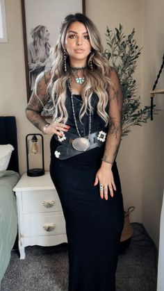 Western Belt With Dress, 3 Doors Down Concert Outfit, Goth Cowgirl Aesthetic, Goth Cowgirl, Outfit Western, Nashville Outfit, Cowgirl Aesthetic