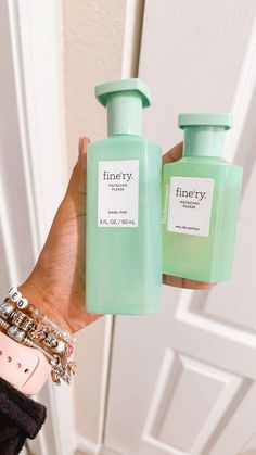 Sotd💚 Perfume Hacks, Teen Aesthetic, Body Self Care, Personal Pictures, Perfume Scents, Bath And Body Care, Smell Goods, Feminine Hygiene, Body Care Routine