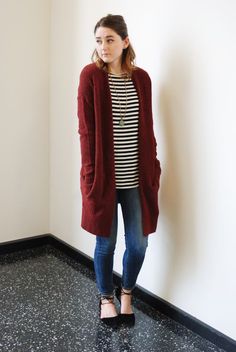 30 Lovely Cardigan Outfit Ideas This Winter - EcstasyCoffee Burgundy Cardigan Outfit, How To Wear A Long Cardigan, Black Cardigan Outfit, How To Wear Cardigan, Black Lace Up Flats, Maroon Cardigan, Burgundy Cardigan, Cardigan Outfit, Cute Winter Outfits