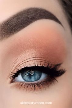 Makeup Tips For Blue Eyes, Light Smokey Eye, Peach Eye Makeup, Peach Eye, Turquoise Eyeshadow, Lilac Eyeshadow, Smokey Eye Makeup Look, Blue Smokey Eye