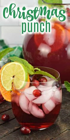 christmas punch with cranberries and oranges in it