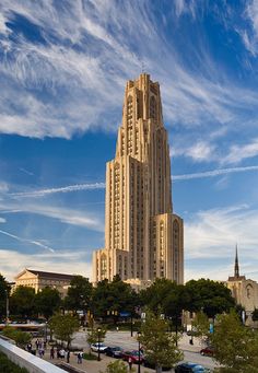 a very tall building sitting in the middle of a city