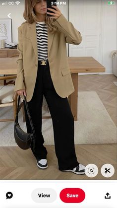 Fashion Forward Business Casual, Black Trouser Street Style, Tan Blazer Street Style, Casual Chic Looks For Women, Business Casual Oversized Blazer, Work Outfit Autumn Office Wear, Fall Office Fits, Jordan 1 Outfit Women Work, Organize Outfits For The Week