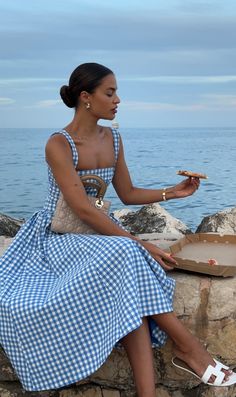 Italian Summer Dress Aesthetic, Outfits For Italian Summer, Italy Outfit Ideas Spring, Summer Vacation Aesthetic Outfits, Elegant Beach Outfit Classy, Italian Outfits Summer, Italian Summer Outfits Womens Fashion, Italian Outfit Aesthetic, Spring In Europe Outfits