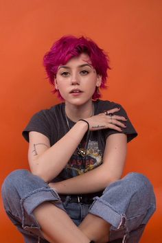 Kailee Morgue, Androgynous Hair, Short Grunge Hair, Shot Hair Styles, Foto Poses, Cut My Hair, On The Floor