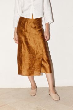 Multi style skirt Skirt can be fitted and tied front or back. Adjusts on hips/waist French seaming Colour: Caramel Brown One size fits S/M/L. Model is 1´77 - 5´9" 100% Dupion SilkMADE IN SPAIN Fitted Silk Asymmetrical Wrap Skirt, Fitted Asymmetrical Silk Wrap Skirt, Elegant Brown Flared Skirt, Fitted Long Brown Skirt, Elegant Brown Full Skirt Bottoms, Fitted Brown Flared Skirt, Brown Fitted Flared Skirt, Fitted Brown Asymmetrical Skirt, Fitted Asymmetrical Brown Skirt