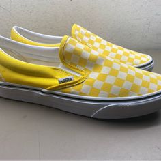 New Men’s Vans Classic Slip-On Checkerboard Yellow White Vn0a33tb42z Size Men 10. Damaged Box. Casual Yellow Skate Shoes With Rubber Sole, Retro Yellow Sneakers For Summer, Yellow Skate Shoes With Rubber Sole, Retro Yellow Skate Shoes For Sports, Casual Yellow Sneakers For Skateboarding, Yellow Vans Sneakers Sporty Style, Yellow Skate Shoes With Rubber Sole For Skateboarding, Yellow Retro Sneakers For Skateboarding, Retro Yellow Sneakers For Skateboarding