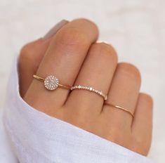 Tas Lv, Hand Jewelry Rings, Rose Gold Engagement Ring Vintage, Ring Halo, Gold Rings Fashion, Gold Ring Designs, Antique Diamond, Fashion Ring, Hand Jewelry