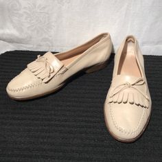 Salvatore Ferragamo Beige Leather Loafers W/ Flaps, Brown Soft Rubber Soles, Excellent Condition Vintage Leather Almond Toe Moccasins, Classic Beige Slip-on Leather Shoes, Casual Tassel Loafers With Round Toe For Galas, Classic Beige Almond Toe Oxfords, Classic Beige Leather Shoes With Almond Toe, Vintage Spring Loafers With Flat Heel, Classic Beige Flat Heel Leather Shoes, Vintage Flat Heel Loafers For Spring, Beige Flat Heel Moccasins For Business