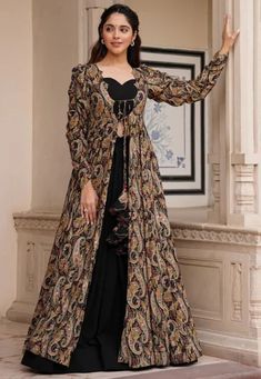 Digital Printed Georgette Crop Top Set in Black : TQH6 Indian Formal Dresses, Western Suit, Georgette Skirt, Western Suits, Fancy Print, Bollywood Party, Indian Party Wear, Crop Top Set, Ghagra Choli