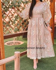 Stylish Frocks, Mode Turban, Stylish Short Dresses, Sleeves Designs For Dresses, Muslim Fashion Dress, Simple Pakistani Dresses, Designer Party Wear Dresses, Muslim Fashion Outfits, Stylish Party Dresses