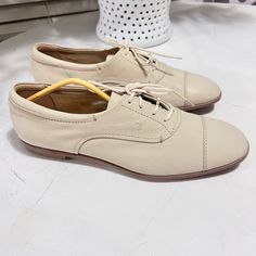 $340 Tod’s Cream Soft Leather Lace Up Loafers Size: 40/9 Nwt New Unworn Excellent Condition Women’s Cap Toe Elegant Leather Lace-up Shoes For Spring, Spring Calf Leather Loafers With Almond Toe, Elegant Cap Toe Lace-up Shoes For Spring, Elegant Spring Cap Toe Lace-up Shoes, Elegant Beige Lace-up Shoes For Spring, Elegant Spring Lace-up Cap Toe Shoes, Spring Cap Toe Oxfords With Branded Insole, Luxury Leather Sole Oxfords For Spring, Luxury Leather-sole Oxfords For Spring