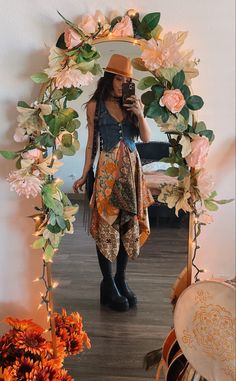 Festival Fall Outfit, Boho Lace Skirt Outfit, Summer Solstice Outfit Ideas, 70s Inspired Concert Outfit, Floral Western Outfit, Western Spring 2024 Fashion Trends, Free People Skirt Outfit, Dark Boho Aesthetic Outfit, Tshirt And Corset Outfits