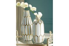 Mohsen Gold Finish/White Vase from Ashley - Luna Furniture Copper Vase, Elegant Vases, Gold Vases, Ashley Furniture Homestore, Vase Shapes, Table Vases, White Vases, Ceramic Vases, Vase Set