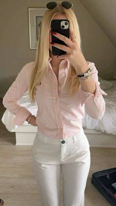 Outfitinspo Preppy Women, Outfit Primavera, Stockholm Street Style, Hottie Women, Women Lifestyle, Cute Fits, Work Outfit, Chic Outfits, Retro Fashion