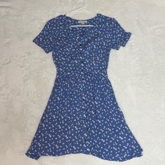 Blue Floral Billabong Sundress. Waist Is Cinched. Super Cute And Flowy. Button Details With Concealed Snap Buttons Underneath As Shown. Never Worn, Like New Condition. Short/Midi Depending On Your Height! Blue Button-up Mini Dress For Vacation, Blue Vacation Dresses With Button Closure, Blue Beach Dress With Button Closure, Casual Blue Dress With Buttons, Casual Blue Mini Dress With Ditsy Floral Print, Blue Vacation Dresses With Buttons, Casual Blue Mini Dress With Buttons, Blue V-neck Mini Dress With Button Closure, Blue Buttoned Dress For Vacation