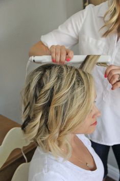 how to: beach waves for short hair - style - Little Miss Momma Waves For Short Hair, Beach Waves For Short Hair, Short Hair Waves, Beach Wave Hair, Flat Irons, Lob Hairstyle, Hair Done, Wedding Beach, Beach Nails