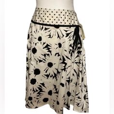 Black & White Flower Pattern With Polka Dots At Waistline. Waist: 18 Inches Length: 24.5 Inches Zipper Top Left Hip Side Double Closet, Zipper Top, School Fits, Women Skirts Midi, White Silver, Dream Wardrobe, Aesthetic Clothes, Midi Skirt, Womens Skirt