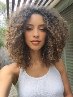 Bish Whet. Woman With Curly Hair, Curly Haircut, Short Natural Curly Hair, Biracial Hair, Beautiful Neck, Mixed Hair, Beautiful Curls