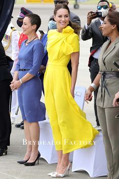 Kate Middleton Yellow Tea Length Dress Wimbledon Final 2022 Kate Middleton Midi Dress, Kate Middleton Yellow, Elegant Yellow V-neck Midi Dress, Amal Clooney Yellow Dress, Kate Middleton Wimbledon, Luxury Yellow A-line Midi Dress, Kate Middleton Makeup, Kate Middleton Skirt, Yellow Dress Kate Hudson