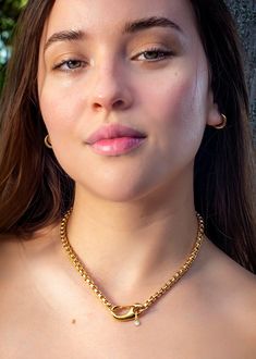 Treat yourself or that special person with this chunky classic timeless round box Chain. This is a 18k gold filled Chain 5mm in width and 17 inches in length from end to end, featuring a stunning lobster clasp. Trinity Necklace, Gemstone Choker, Citrine Beads, Round Box, Art Deco Necklace, Unique Necklace, Stainless Steel Necklace, Gold Filled Chain, Box Chain