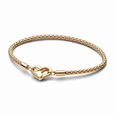 Update your collection with our new Pandora Moments Studded Chain Bracelet in a 14k gold-plated unique metal blend. This hand-finished bracelet features a flexible, textured chain and an infinity-detailed openable heart-shaped clasp with an interior infinity symbol. Please note this chain bracelet does not have threaders (raised charm dividers). A maximum of 14-18 charms or dangle charms can be styled on the bracelet. The clasp cannot be styled with charms. We recommend adding charms with silicone grips or safety chains to secure your styling. Pandora Gold, Heart Padlocks, Bracelet Pandora, Gold Armband, Gold Bracelet For Women, Mesh Bracelet, Pandora Bracelets, Pandora Bracelet, Pandora Jewelry