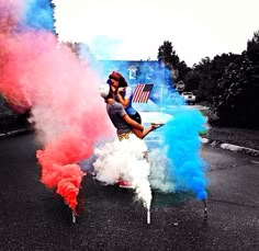 I want to do this with a model doing an awesome pose in the middle of the colored smoke. Patriotic Photoshoot, Fourth Of July Pics, 4th Of July Pics, July Pictures, Instagram Pose Ideas, America Images, Maria Elena