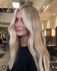 Europe Blonde Hair, Blonde Highlights Lob, Creamy Natural Blonde, Effortless Blonde Hair, Swedish Blonde Hair Balayage, Light Neutral Blonde Hair, Blonde Root Blend, Scandanavian Hair Line, Blonde Hair Sandy