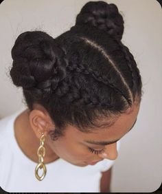 Protective Ponytails For Natural Hair, Chic Natural Hairstyles, Course Hairstyles For Women, Fine Natural Hair Styles Black, Natural Bun Hairstyles, Bun Style, Beautiful Natural Hair, Pelo Afro, Natural Curls Hairstyles