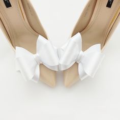 A pair of beautiful shoe clips Made of white satin fabric The clips are additionally felt-protected so you will not shoe damage We make every effort to ensure that the images reflect the actual color of the product, but may vary slightly depending on the settings of your monitor. White Chic Shoe Clips For Formal Occasions, Elegant White Shoe Clips For Formal Occasions, Elegant White Shoe Clips For Party, Clip On Bow For Shoes, Elegant Wedding Shoe Clips With Bow, White Satin Fabric, Shoe Decoration, Bow Jewelry, Shoes Wedding