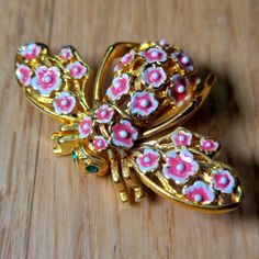 Stunning Limited Edition, Vintage, Rare Joan Rivers Collection Brooch. This Bee Has Beautiful Swarovski Crystal Cherry Blossom Pink Details. Pristine Condition. I Have Many Other Rare Joan Rivers Collection Pieces Listed. Bundle And Save Today! Joan Rivers Jewelry, Pink Details, Bee Brooch, Joan Rivers, Swarovski Crystal, Cherry Blossom, Pink And Gold, Swarovski Crystals, Blossom