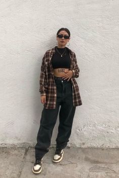 Latina School Outfits, Latina School, Fashion Outfits Baggy, Checkered Shirt Outfit, Chola Outfit, Chicana Style Outfits, Baggy Clothes Aesthetic, Outfits Latina