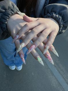 Ногти розовые молочные с фигурками и серебром летний маникюр 💕 Grunge Nails, Leopard Nails, Exotic Nails, Crystal Nails, Pretty Acrylic Nails, Chic Nails, Valentine's Day Nails