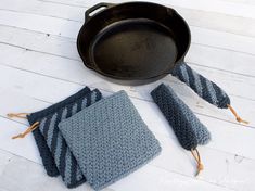 Crochet a cast iron handle cover and a double thick hot pad or potholder with this easy pattern set for Dad! Cast Iron Handle Cover, Cast Iron Handles, Potholder Patterns, Kitchen Things, Crochet Potholders, Crochet Kitchen