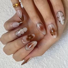 ❉ Exclusive Designs by Gogobeauty Nail   ❉ 100% Handmade & Reusable   ❉ Salon-Quality UV Gel on Acrylic Nail Tips   🥰 Welcome to my nail art shop! I'm excited to help you find the perfect design and fit for your style. 💅 **DESIGN AND MATERIAL**   Each design here is unique and on-trend. I use premium UV gel for long-lasting color and patterns, combined with specialized functional gel and acrylic nail tips. This ensures our luxury press-on nails are not only comfortable to wear but also sturdie Cool Brown Nail Designs, Brown Acrylic Nails With Flowers, Gel Nail Designs Flowers Simple, Nails For Fall And Winter, Fall Christmas Nails Simple, Autumn Nails Blooming Gel, Fall Nails Press On, Nail Crystals Designs, Cute Acrylic Fall Nails