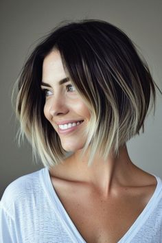 Herrenschnitte: 33+ Styles » Pixie Cut ✓ Bob ✓ Garçonne ✓ Carré ✓ Bowl Cut [ ➳ Jetzt inspirieren lassen! ] Ombre Pixie Hair, Short Bob Highlights, Short Bob Balayage, Brown Lob Hair, Bob With Balayage, Bob Highlights, Highlights Brown Hair Short, Hair Turning White, Bob Balayage