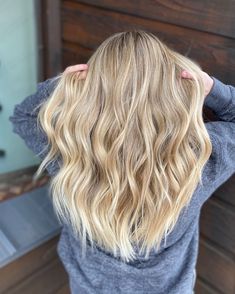 8 Trendy Blonde and Brunette Balayage Hairstyles for Long Hair 10 Natural Blonde Balayage, Light Blonde Balayage, Clips In Hair, Blonde And Brunette, Hair For Men, Subtle Blonde Highlights, Clip In Hair Pieces, Trending Hair