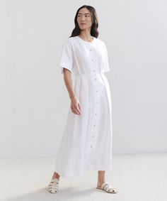 Day Dress WhiteIn soft linen with a lived-in feel, the Day Dress brings a vintage-inspired refinement to your most casual days.100% linen.Made in China. Drop Shoulder Dress, Ladies Day Dresses, Spring Capsule, Jenni Kayne, Day Dress, Made In China, Large Size Dresses, Color Khaki, Dream Wardrobe