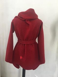 This is a new wool wrap cardigan.Looking fabulous either with the belt,wish is from the same material or without it.It will best fit for size S/M The colour is black .It is 100%wool and is really warm,would recommend dry cleaning for washing it.It does not have lining,it is like a big cosy shawl with sleeves.Has two discret buttons.An outstanding piese of clothing for the upcoming season.SIZE CHARTSIZE S - US 6, UK 8, EU 36bust: bust around 34.5”/90cmWaist: waist around 27.5”/70cmHips: hips arou Shawl With Sleeves, Victorian Collar, Red Square, Wool Wrap, Square Blanket, Wrap Coat, Bow Blouse, Blanket Wrap, Wrap Cardigan