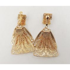 This is part of Chairish’s Costume Jewelry assortment.  1970s goldtone filigree dangle adjustable screw and clip back earrings. Marked "Napier." Measure: 2 1/5 inches long by 1 1/2 inches wide. Condition: Very good; A few tiny spots of darkening/wear.  Please reference the measurements noted in the description above for the best approximate dimensions. Please reach out to the seller under "Ask the Seller" for specific questions regarding the measurements. Vintage Formal Filigree Chandelier Earrings, Brass Dangle Clip-on Earrings, Evening Metal Clip-on Chandelier Earrings, Clip-on Metal Chandelier Earrings For Evening, Antique Gold Dangle Clip-on Earrings, Vintage Gold Metal Chandelier Earrings, Formal Metal Clip-on Chandelier Earrings, Vintage Filigree Clip-on Earrings For Formal Events, Vintage Filigree Clip-on Earrings For Formal Occasions